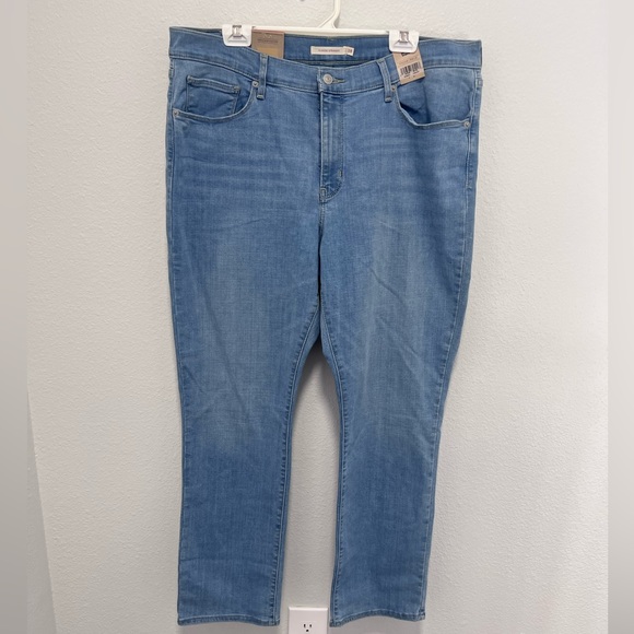 Levi’s Classic Straight Plus Size Medium Wash Jeans Size 18 - Picture 1 of 7